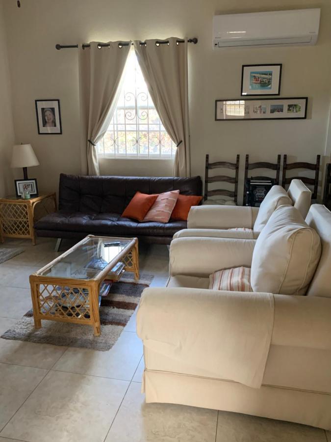 Raivens Nest Bed And Breakfast Christ Church Esterno foto